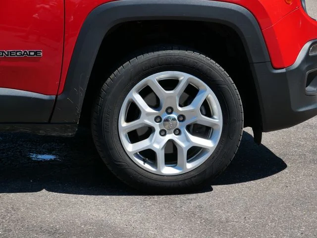 Used 2018 Red Jeep Latitude image 7