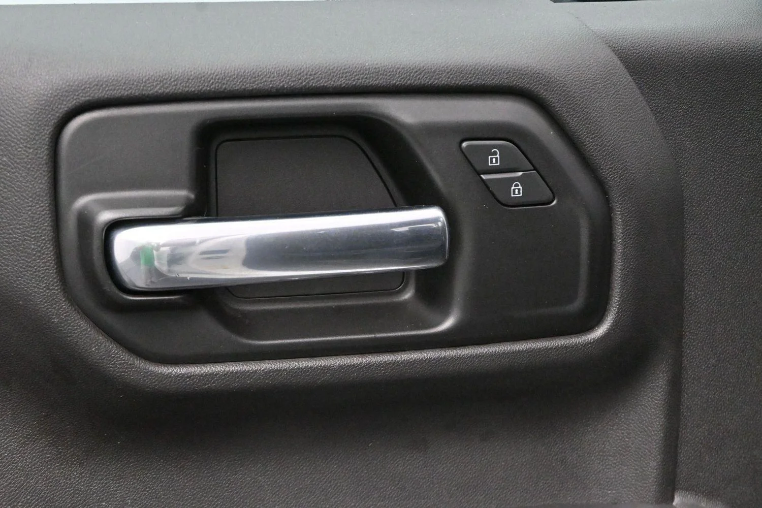 Used 2019 SUMMIT WHITE Chevrolet Custom image 10