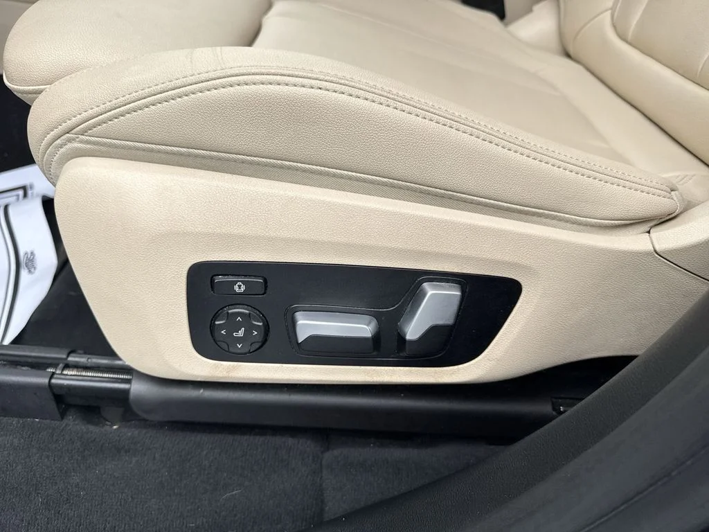 Used 2021 Gray BMW xDrive30i image 12