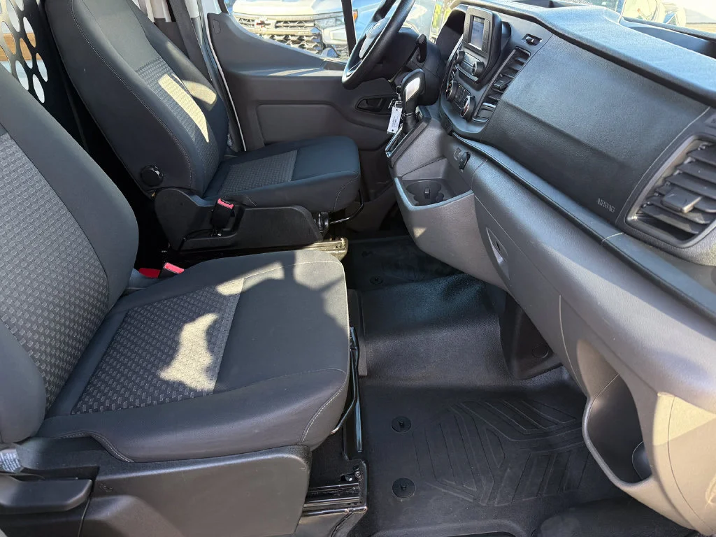 Used 2025  Ford T250 image 18