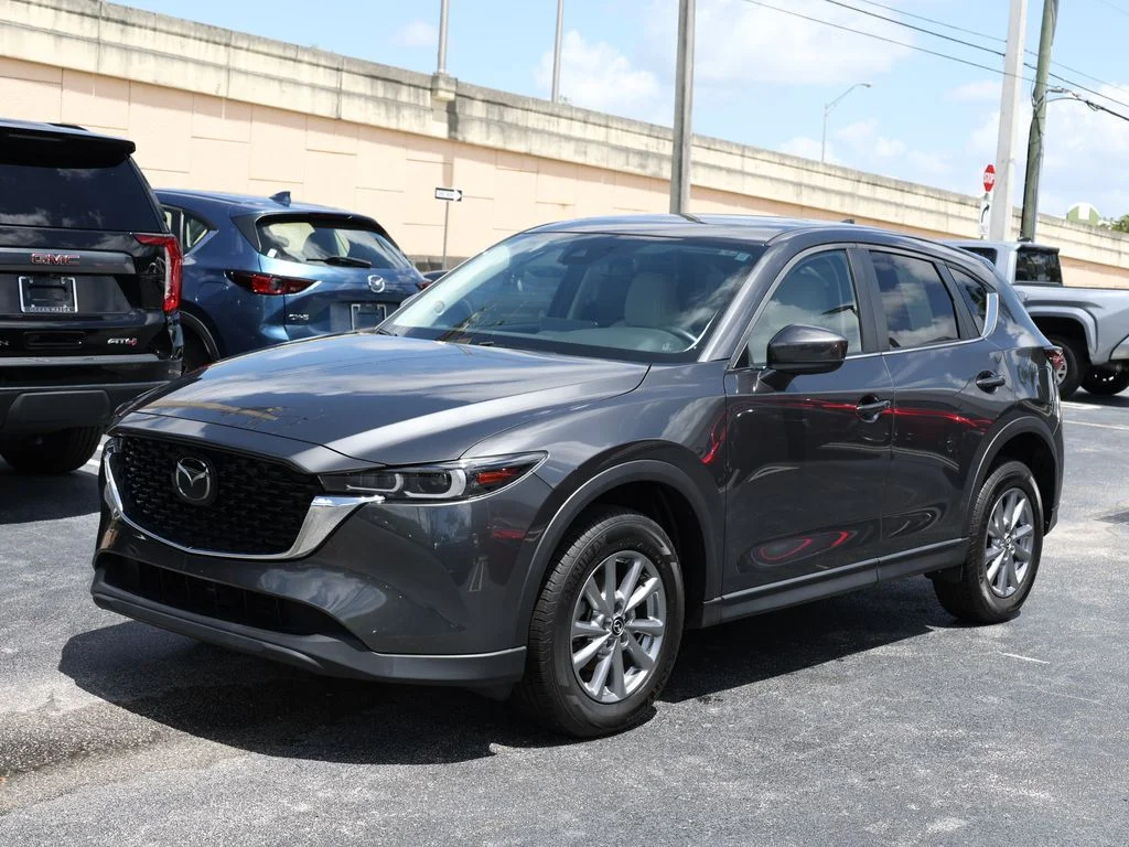 2023 Mazda CX-5 S Preferred package Auto AWD's photo