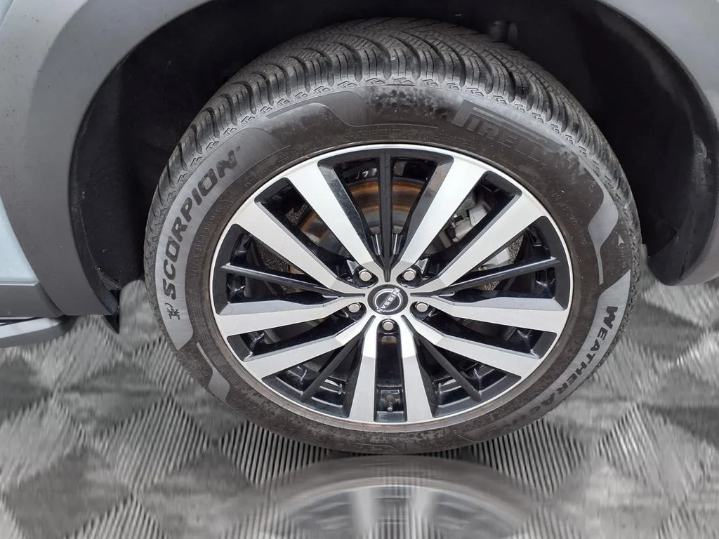 Used 2023 Gray Nissan Platinum image 21