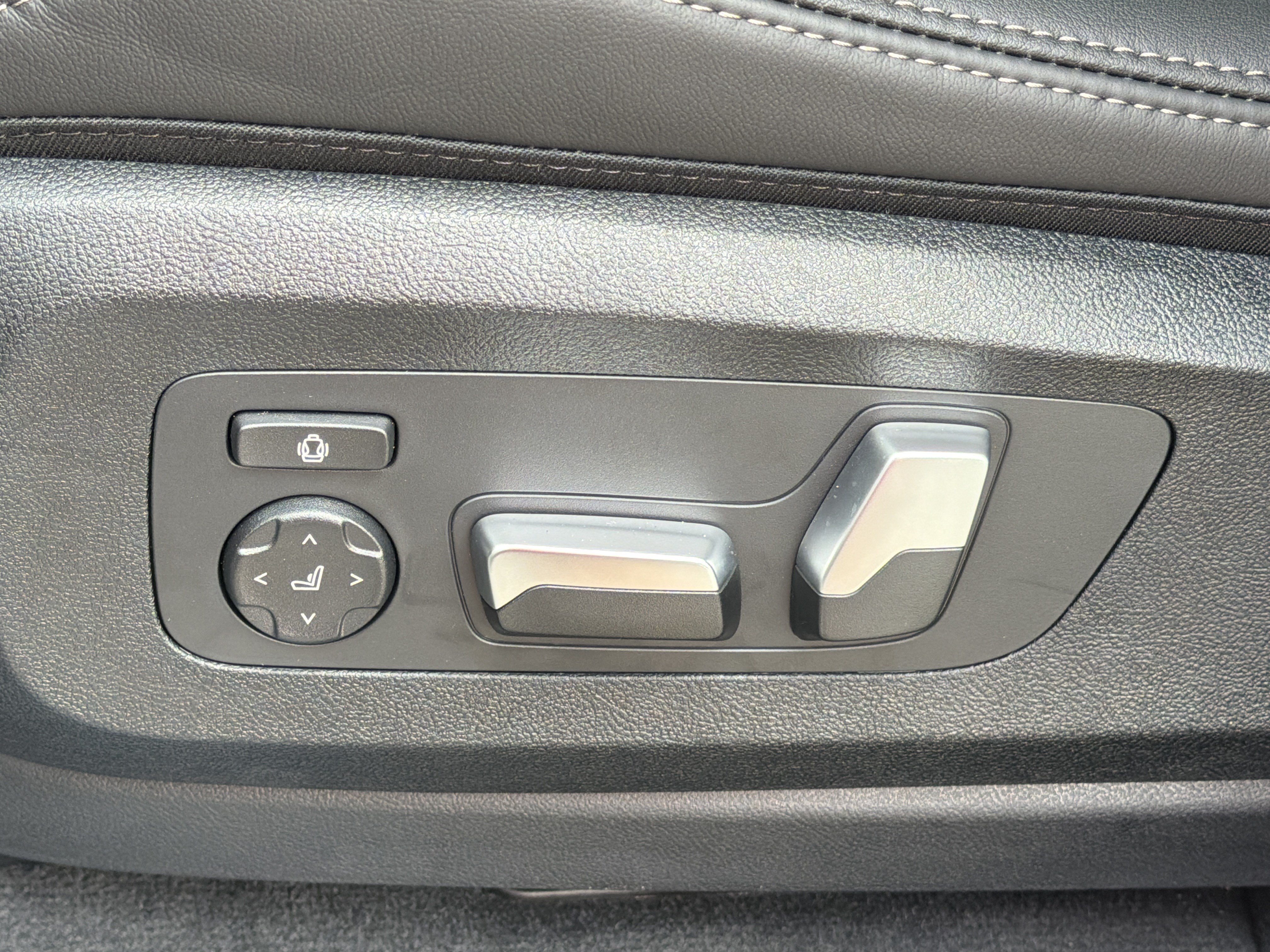 New 2026 Skyscraper Grey Metallic BMW sDrive40i image 19