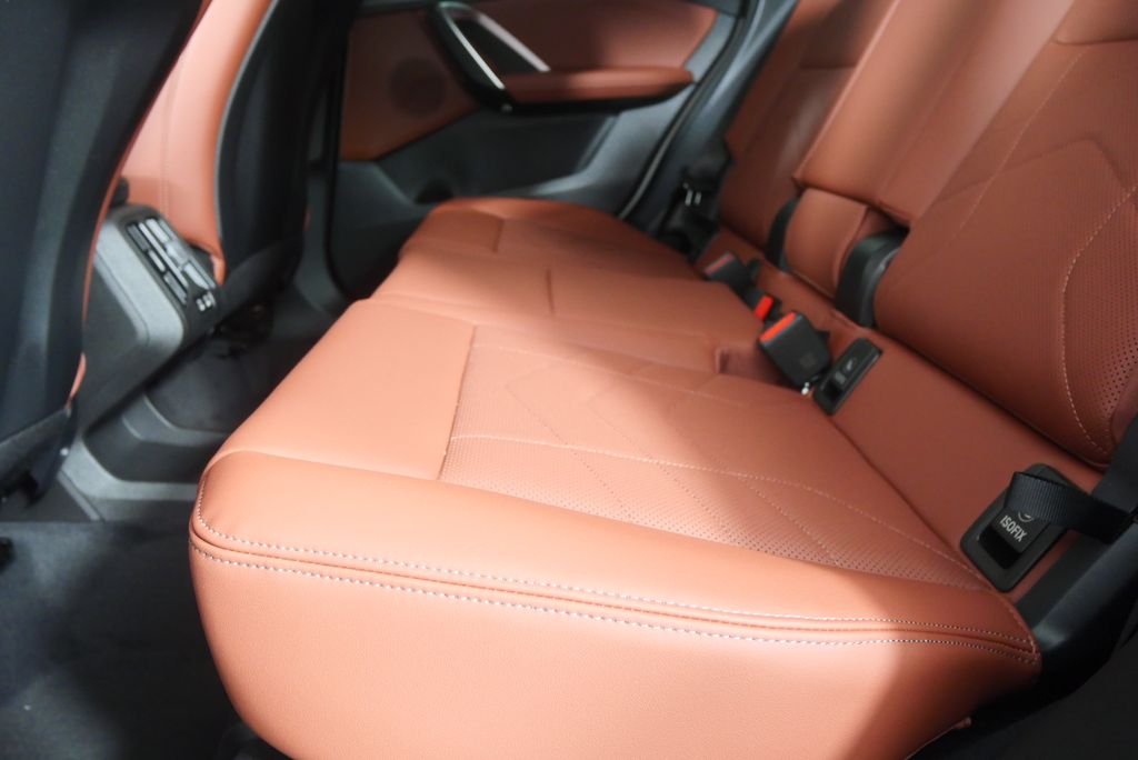 New 2026 Mineral White Metallic BMW xDrive28i image 14