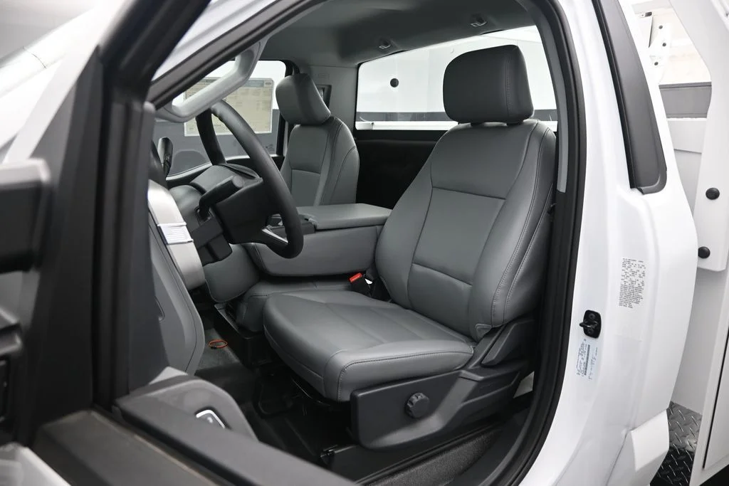 New 2026 Oxford White Ford XL image 8