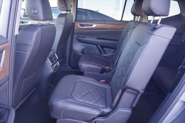 New 2026 Silver Mist Metallic Volkswagen SE w/Technology image 7
