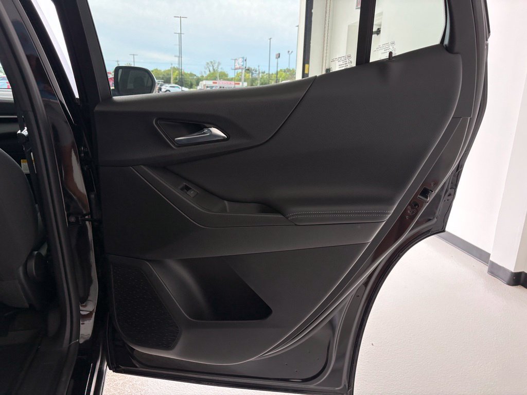 2027 Chevrolet Equinox LT - Photo 31
