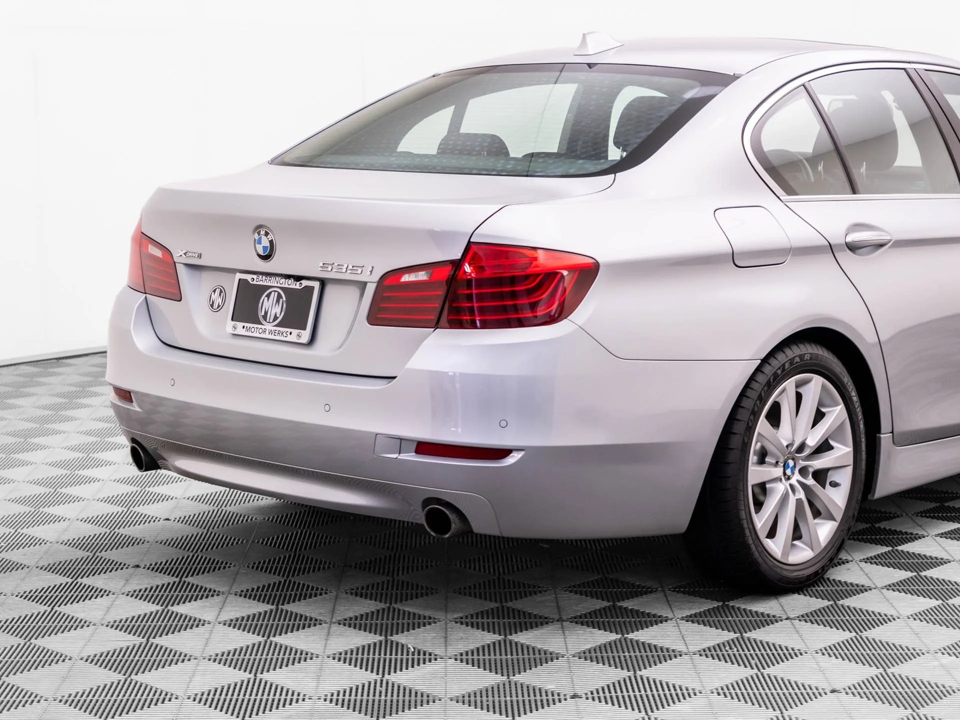 Used 2016 Silver BMW 535i xDrive image 40