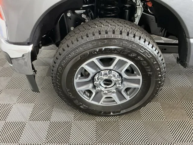 New 2026 Carbonized Gray Metallic Ford Lariat image 35