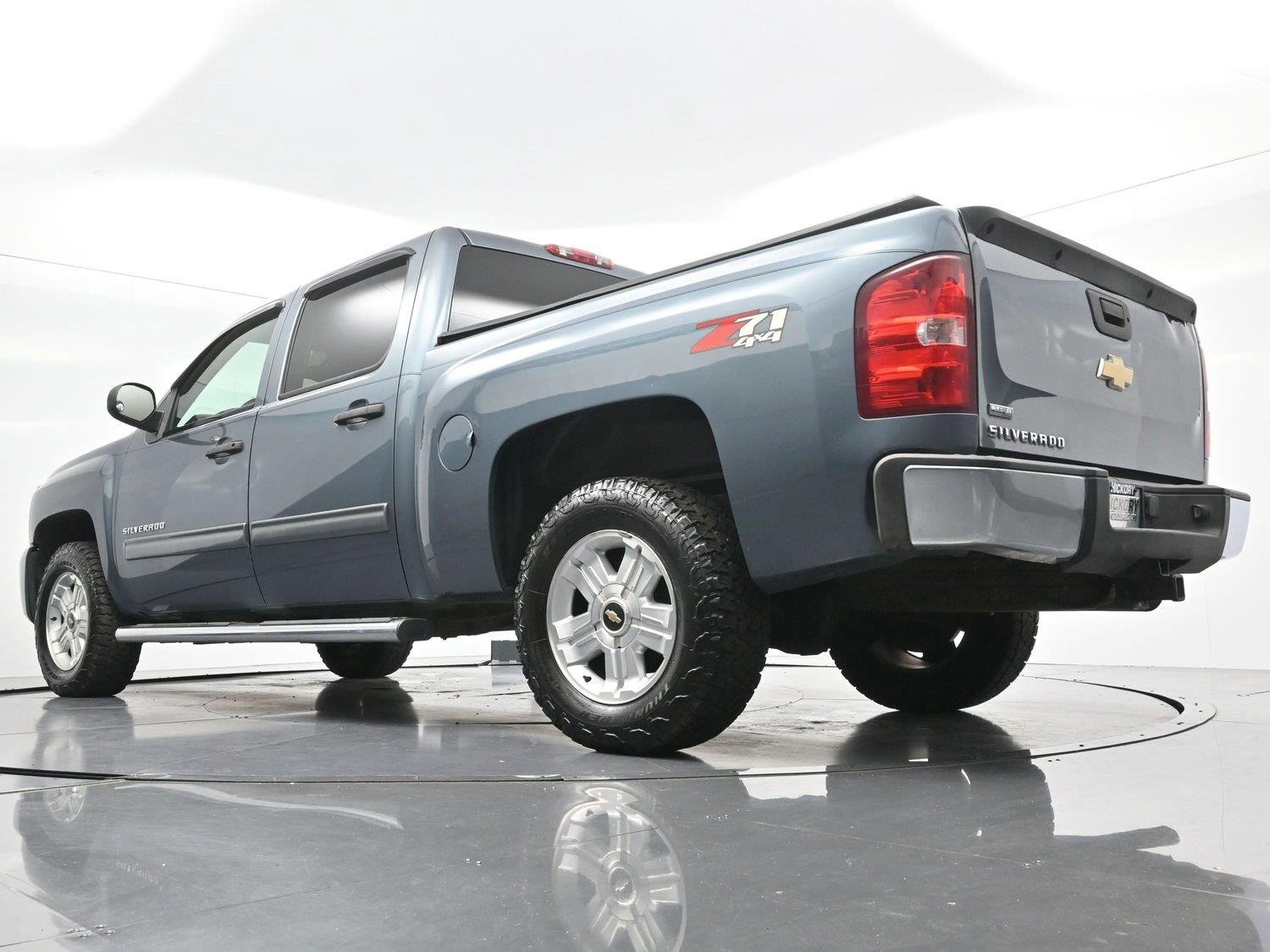 Used 2011 Blue Granite Metallic Chevrolet LT image 42