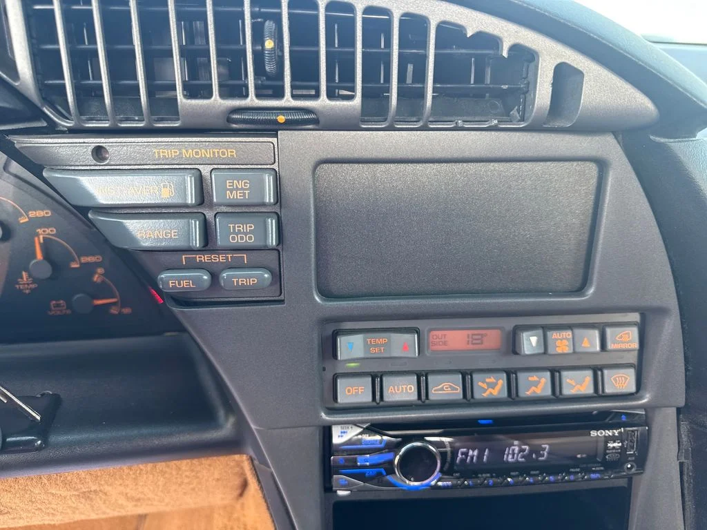 Used 1990 Green Chevrolet Convertible image 19