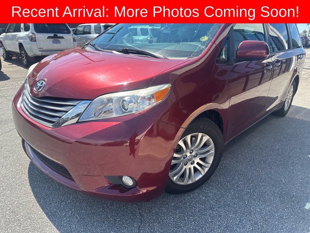 Used 2015 Salsa Red Pearl Toyota XLE image 1