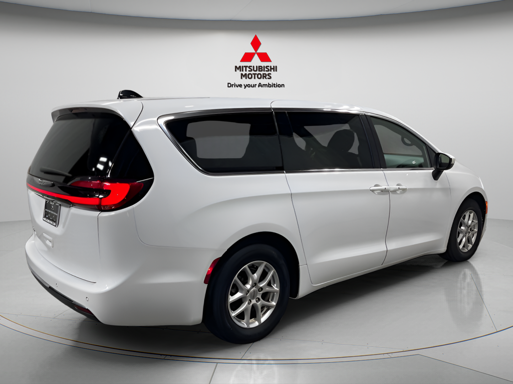 Used 2023 Bright White Clearcoat Chrysler Touring image 3