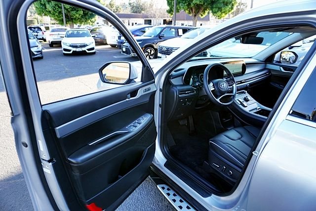 Used 2025 Silver Hyundai SEL Premium image 37