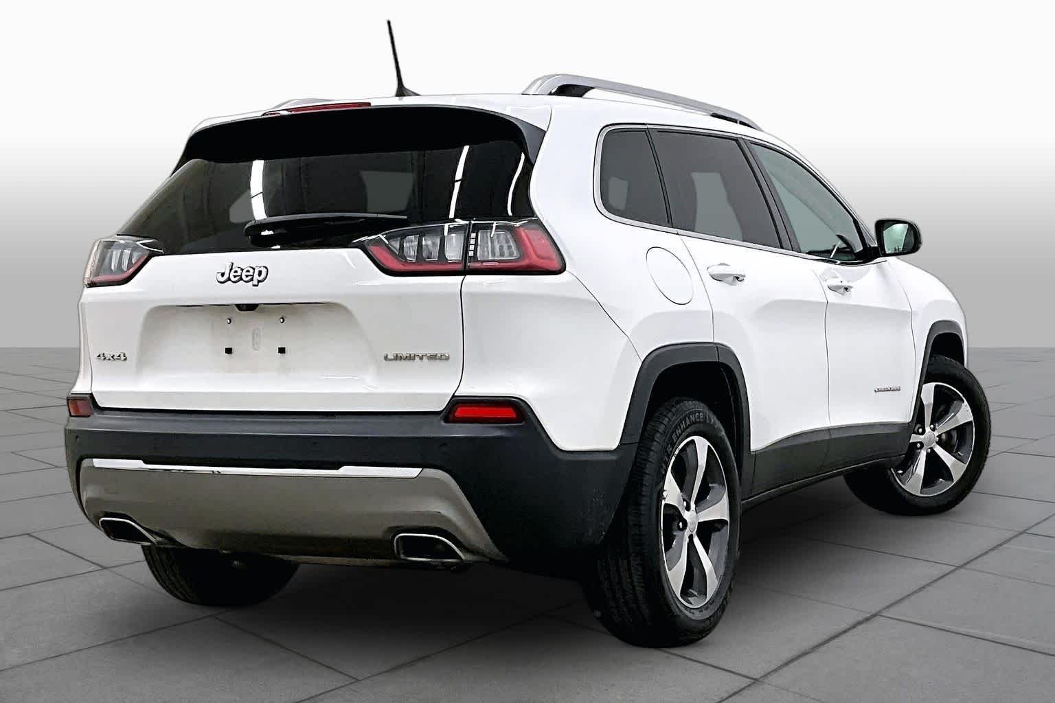 Used 2019 Bright White Clearcoat Jeep Limited image 13