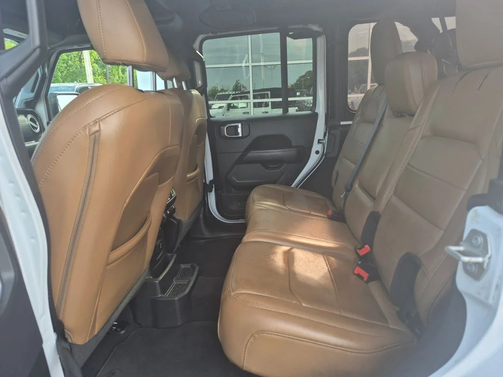 Used 2023 White Jeep Sahara image 12