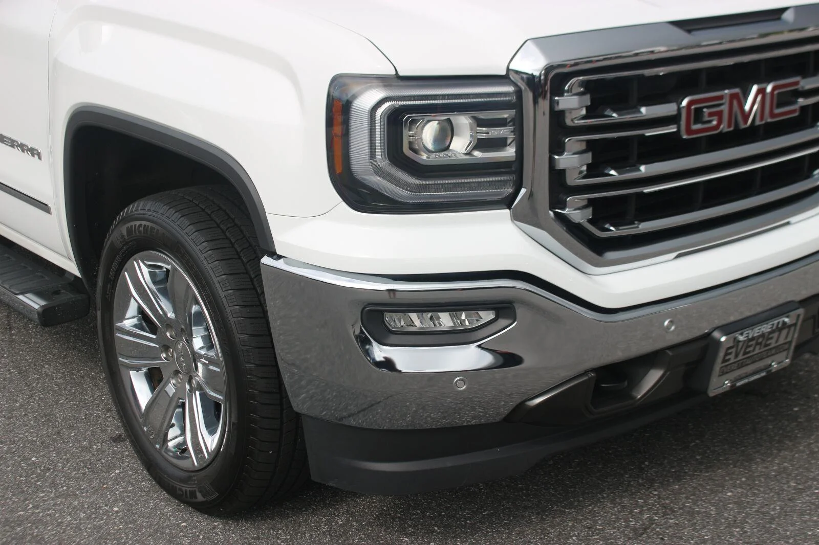 Used 2018 SUMMIT WHITE GMC SLT image 9