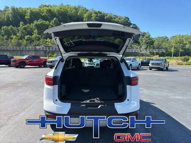 Used 2025 Summit White Chevrolet 2LT image 14