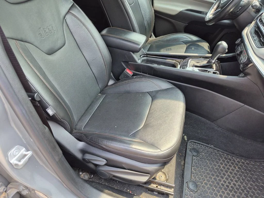 Used 2022 Gray Jeep Limited image 21