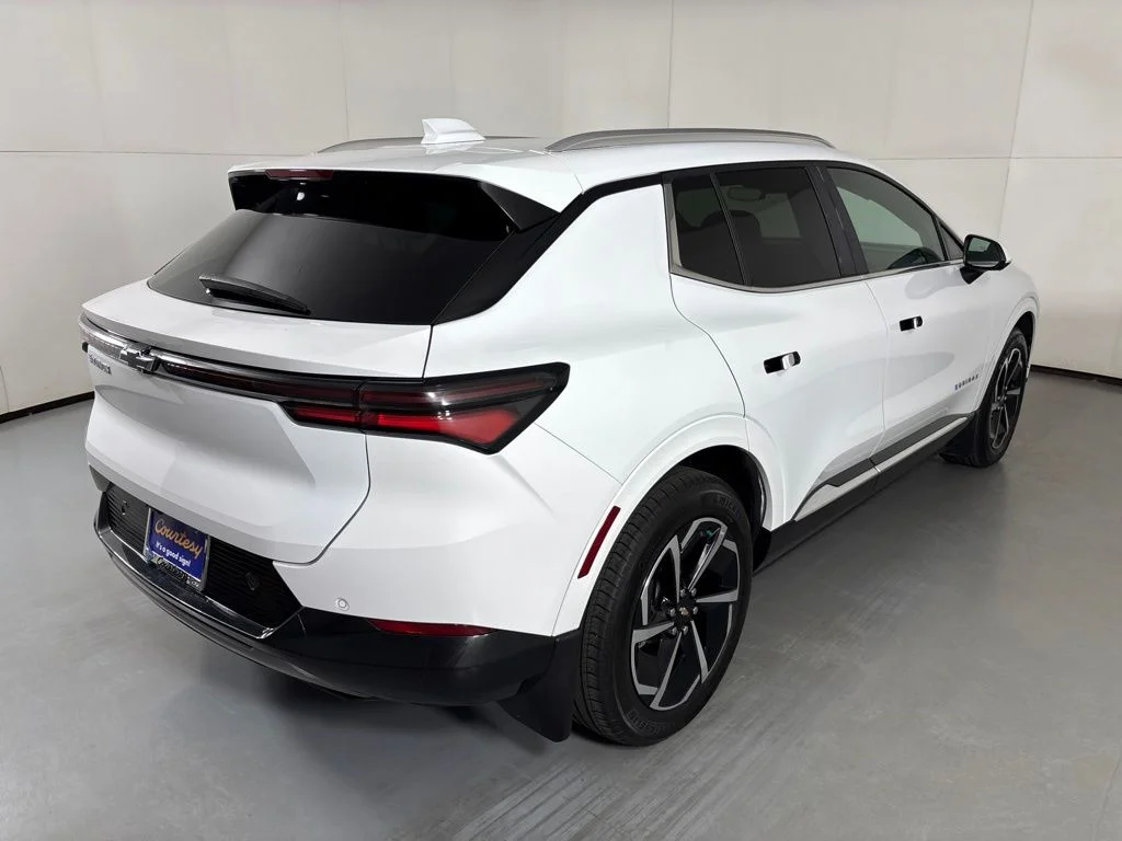 Used 2024 White Chevrolet LT image 8