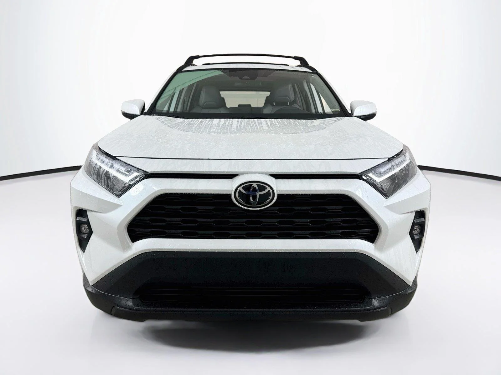 Used 2025 Wind Chill Pearl Toyota XLE Premium image 4