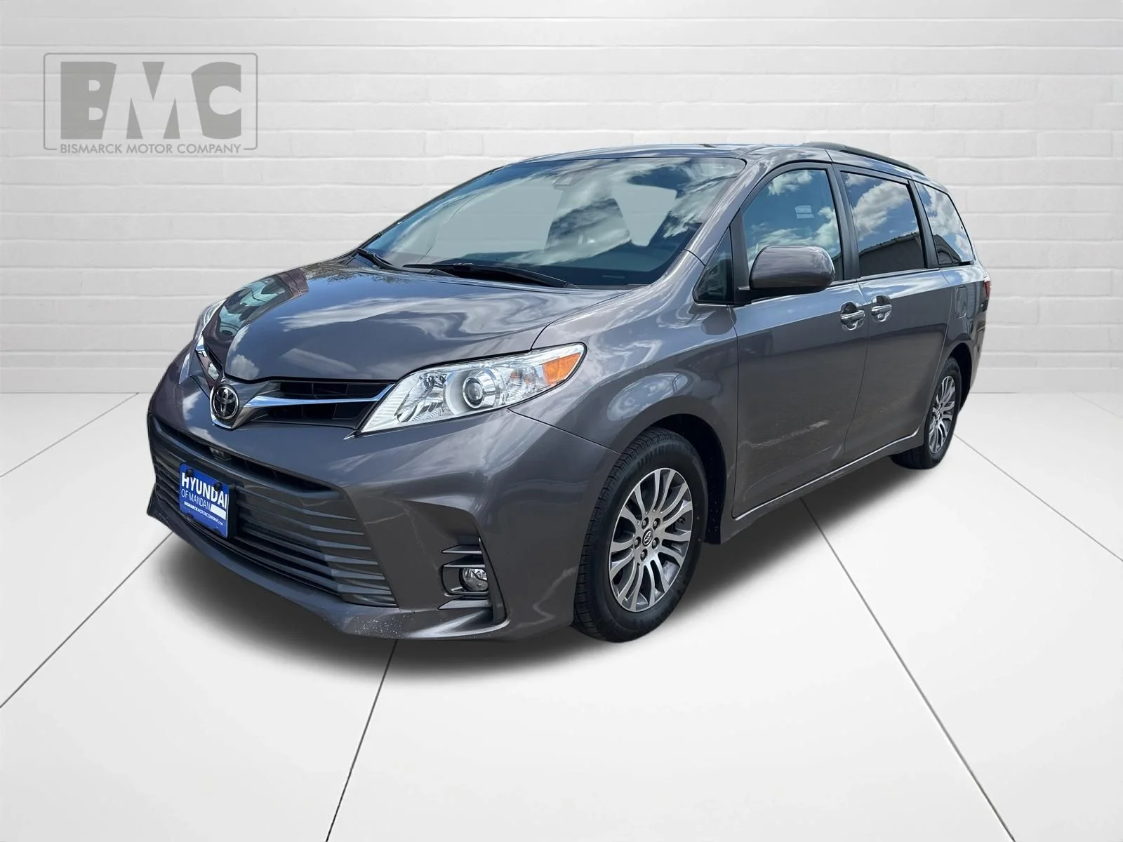 2018 Toyota Sienna XLE V6 8-Passenger's photo