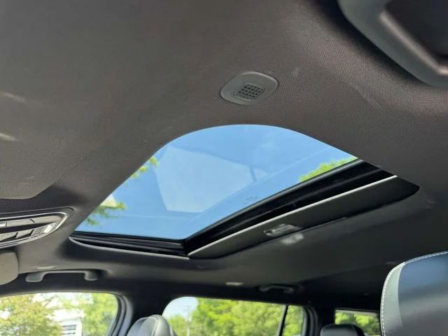 Used 2023 Black Jeep Altitude image 4