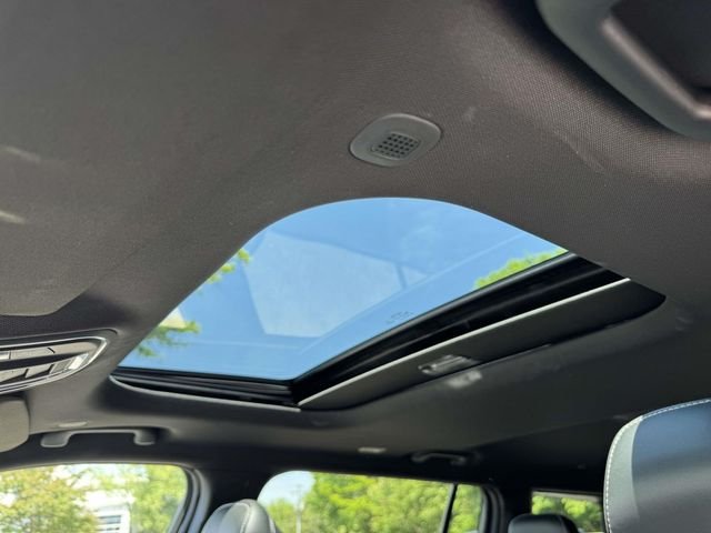 Used 2023 Black Jeep Altitude image 4