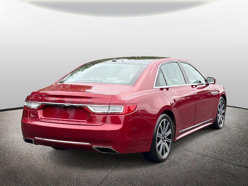 Used 2017  Lincoln Reserve image 2