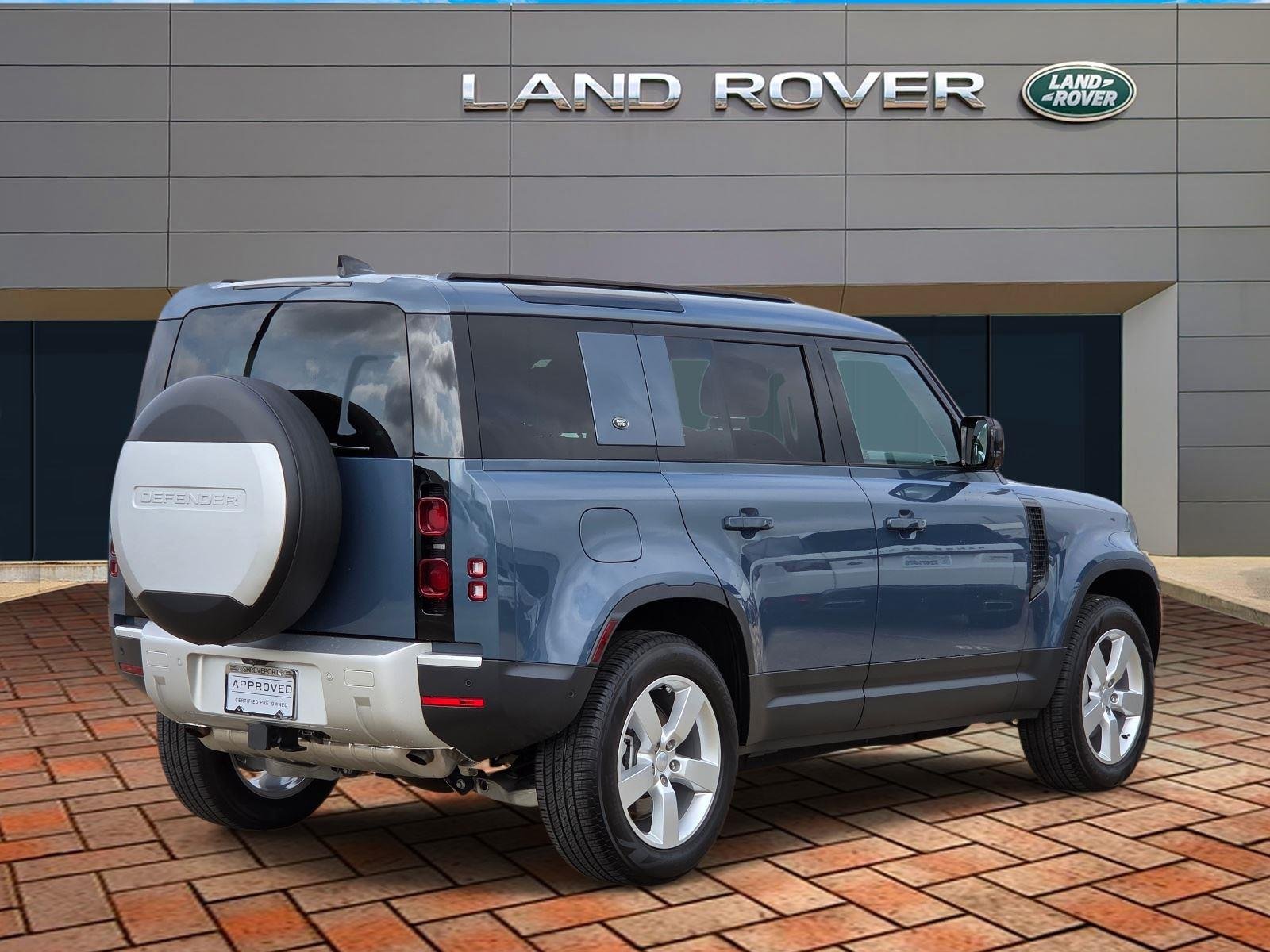 Used 2024 Tasman Blue Metallic Land Rover S image 4