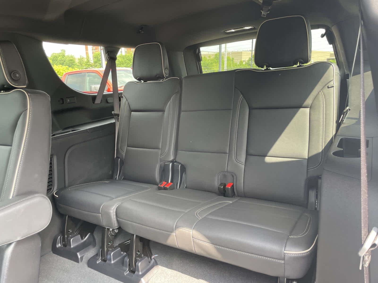 Used 2025 Summit White GMC Elevation image 17