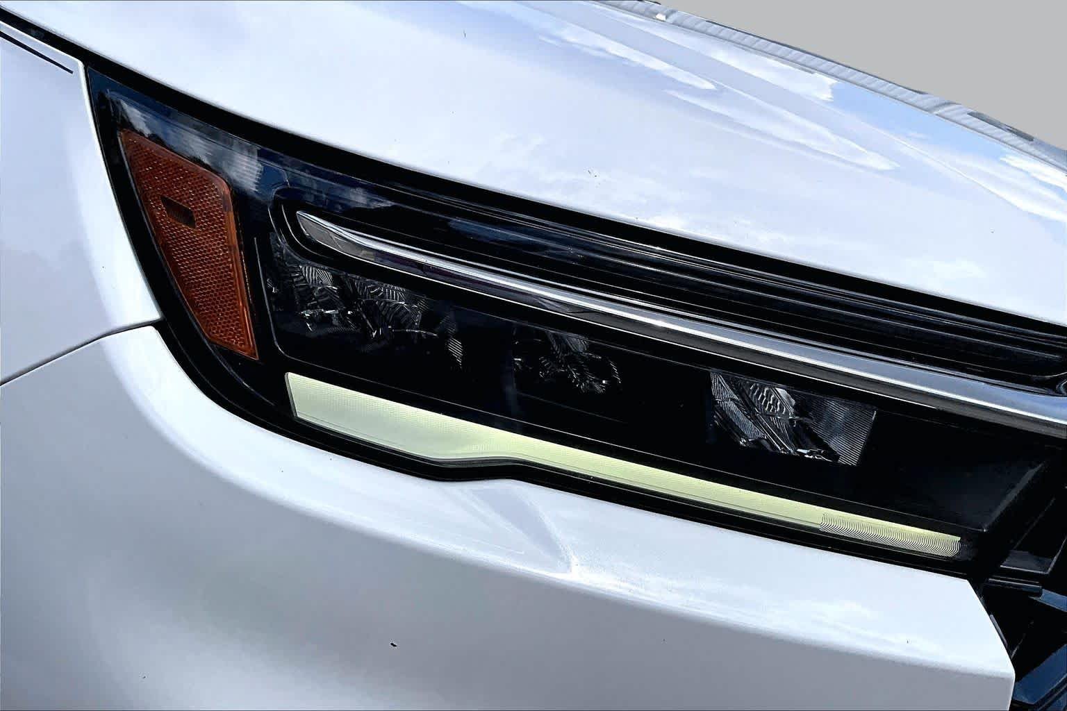 Used 2023 Platinum White Pearl Honda Touring image 27