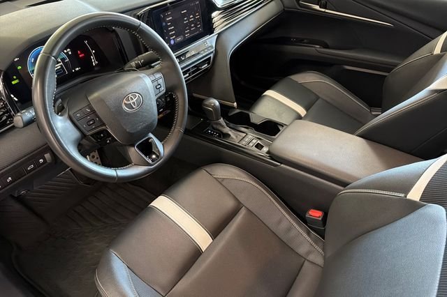 Used 2025 Ice Cap Toyota SE image 14