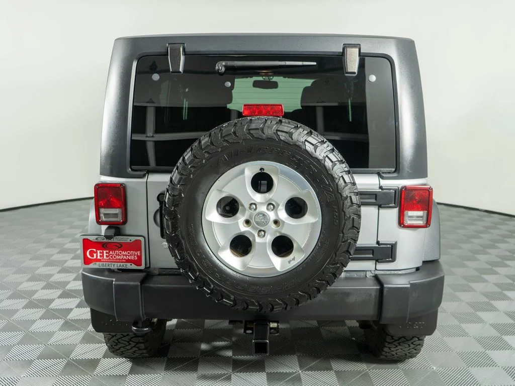 Used 2017 Silver Jeep Unlimited Sport image 5