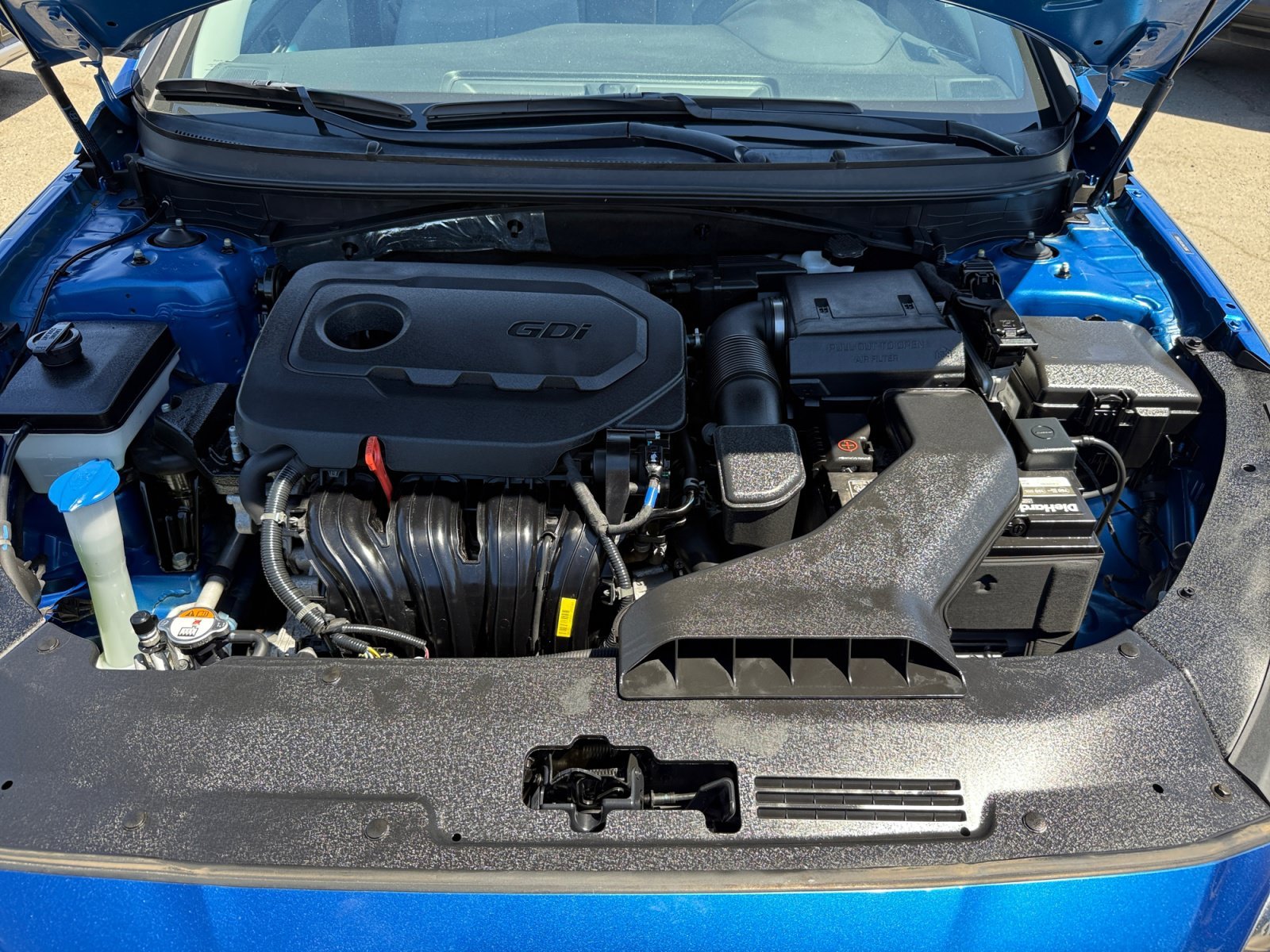 Used 2018 Electric Blue Hyundai SE image 19