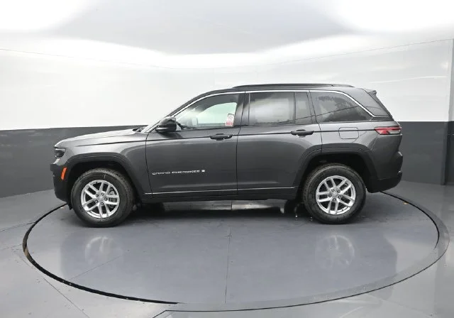 New 2026 Baltic Gray Metallic Clear-Coat Exterior Paint Jeep Laredo X image 5