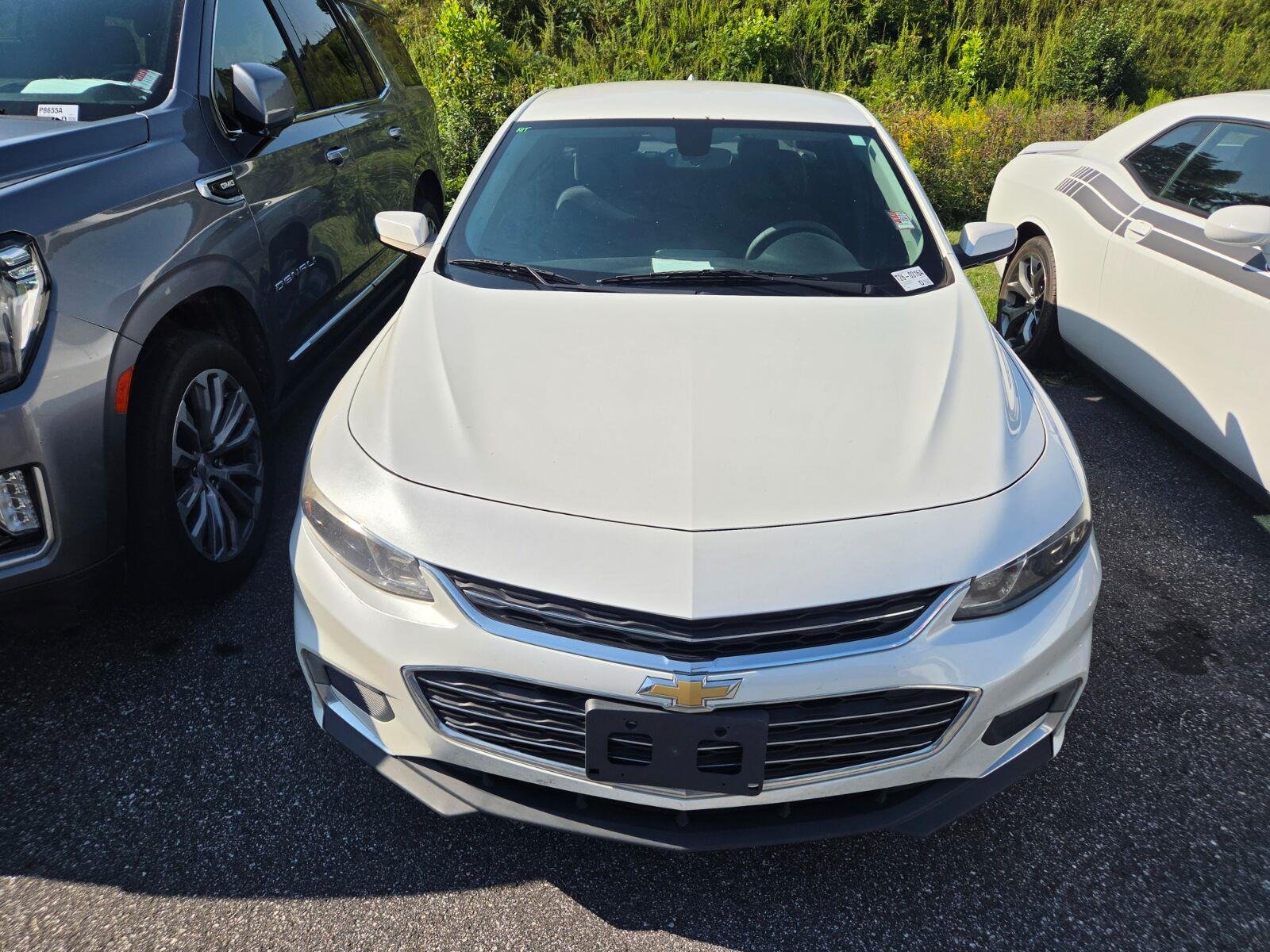 Used 2017 IRIDESCENT PEARL TRICOAT Chevrolet LT image 2