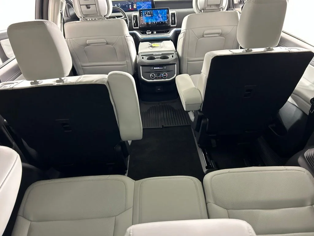 New 2026 Star White Metallic Tri-Coat Ford MAX Platinum® image 36