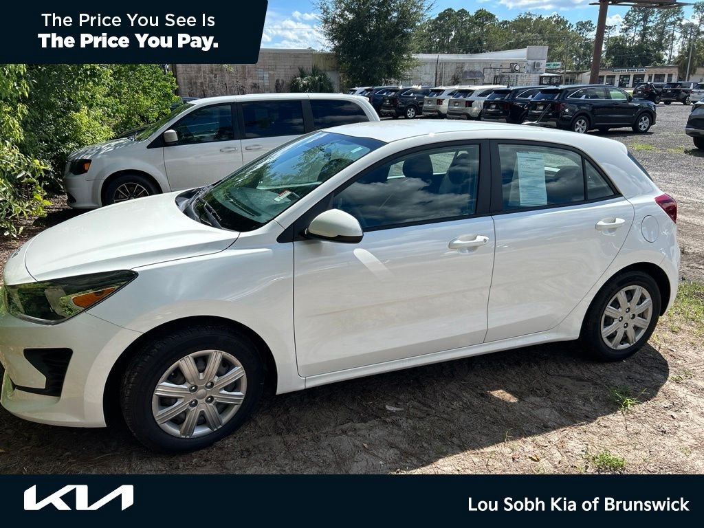 Used 2023 White Kia S image 1
