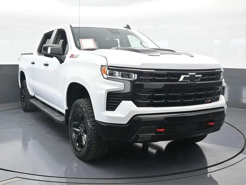 Used 2024 Summit White Chevrolet LT Trail Boss image 9