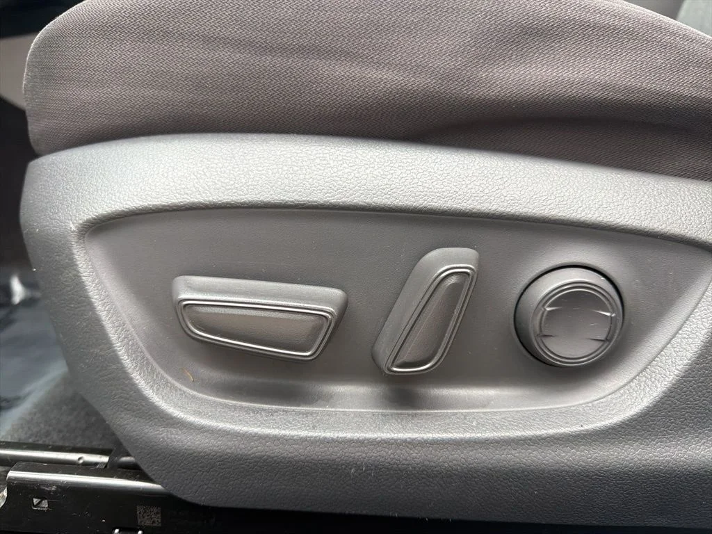 Used 2019 Silver Toyota LE image 14