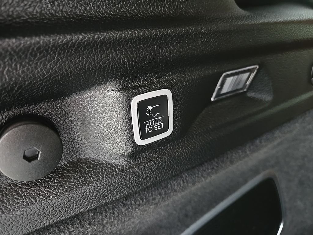 Used 2024 Black Jeep Summit image 111