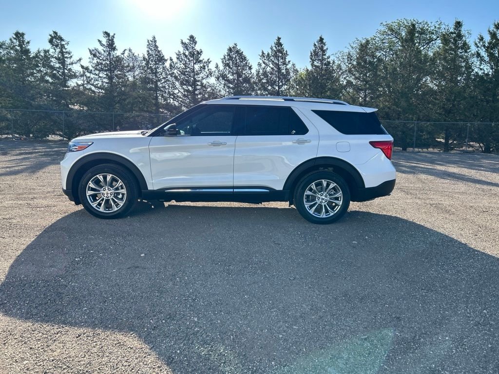 Used 2024 White Metallic Ford Limited image 3