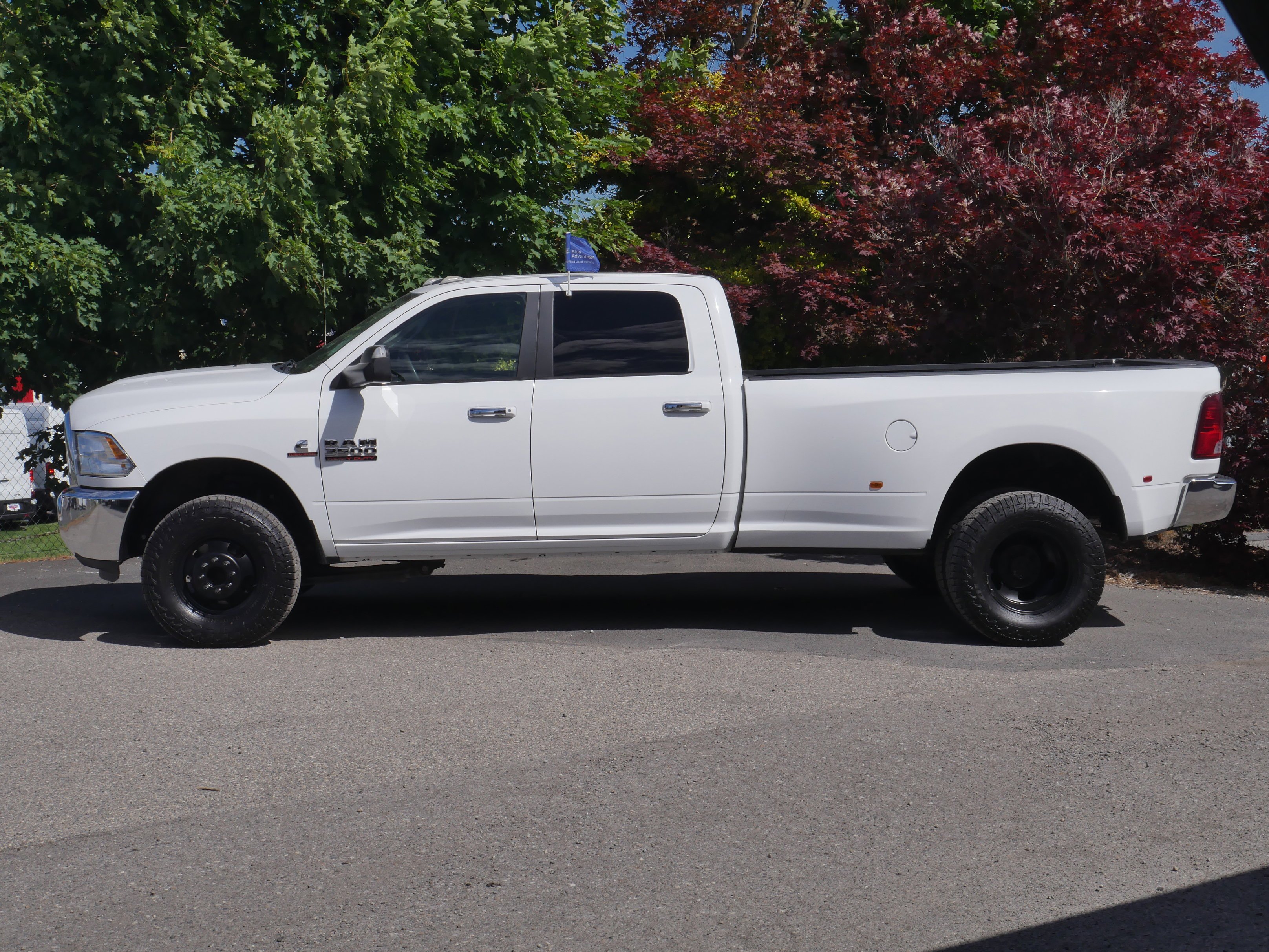 Certified Used 2018 Bright White Clearcoat Ram SLT image 14