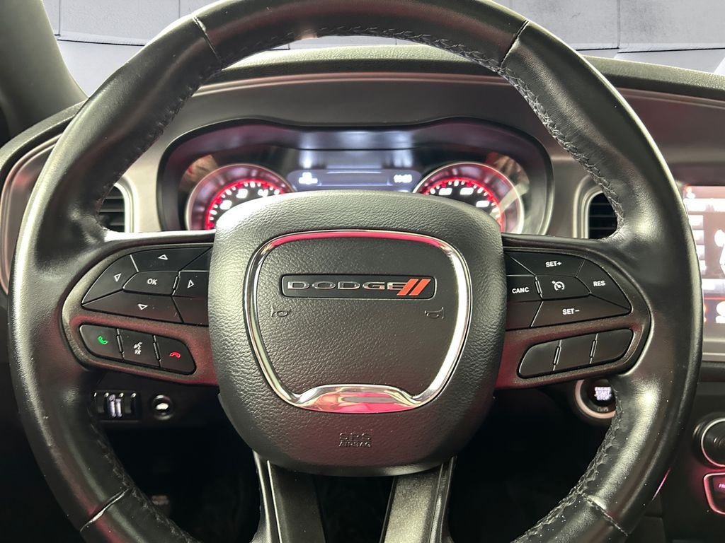 Used 2023 White Dodge SXT image 9