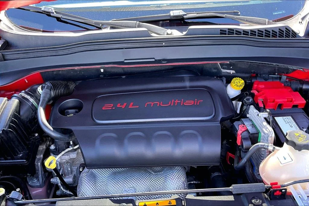 Used 2018 Red Jeep Latitude image 9