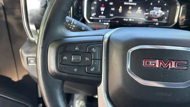 Used 2025 Onyx Black GMC SLT image 23