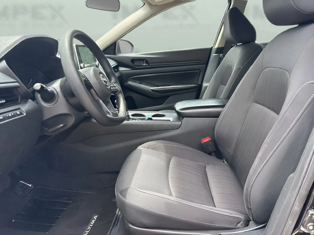 Used 2025 Black Nissan S image 9