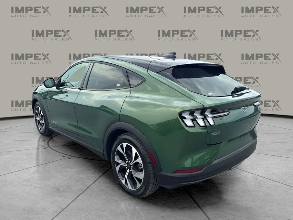 Used 2025 Green Ford Select image 2