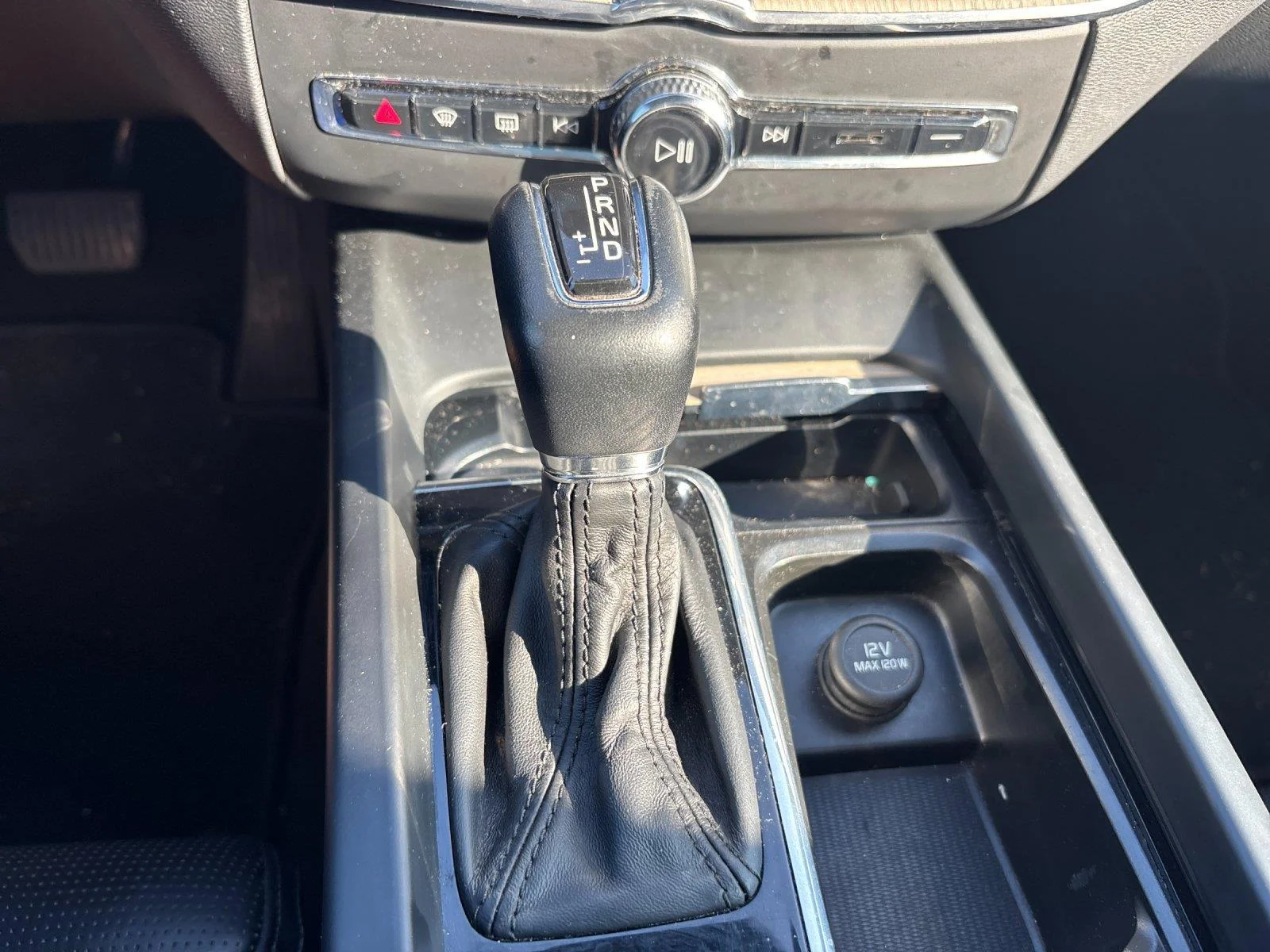 Used 2021 Onyx Black Metallic Volvo Inscription image 27